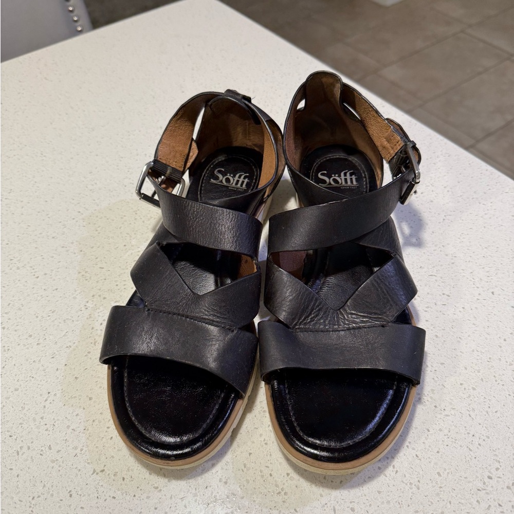 Sofft Women's Black Strappy Sandals